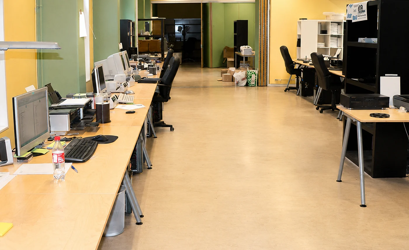 BGA Videos lokaler med flere arbejdsstationer.
